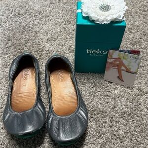 Tieks - Metallic Pewter - Size 7